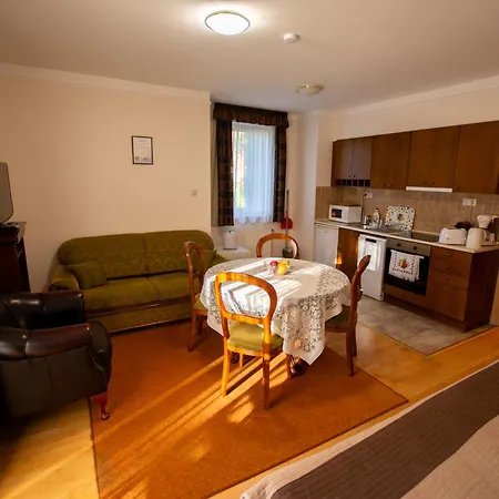 Apartment Bernadett 3 Buk